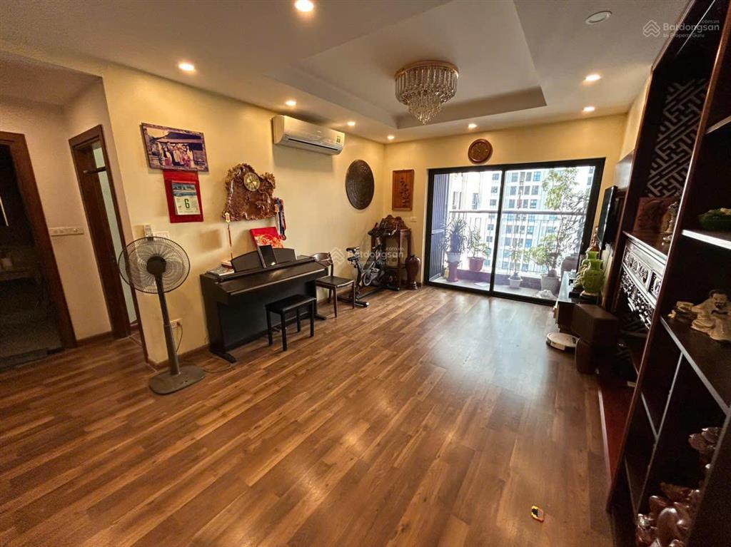 Gia đình chuyển xuống biệt thự nên cần bán căn 3 ngủ diện tích rộng 121m2 tại goldmark city