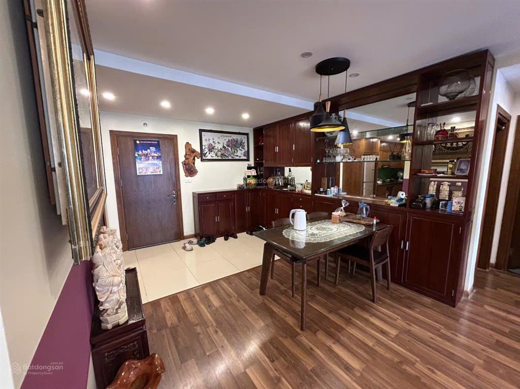 Gia đình chuyển xuống biệt thự nên cần bán căn 3 ngủ diện tích rộng 121m2 tại goldmark city