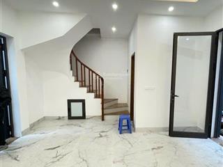 Trung tâm đống đa  62m2 x 5 tầng chỉ 11, x tỷ  lô góc  cách ngã tư sở 30m  1 nhà ra phố