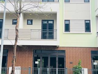 Cần bán gấp căn 90 m mặt tiền 6 m xây thô hoàn thiện ba tầng