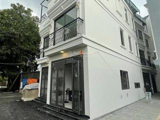 Nhà riêng biệt  đẹp  sdcc 30m2 x 4 tầng rẻ nhất quận long biên  4.2 tỷ  ô tô đỗ cổng