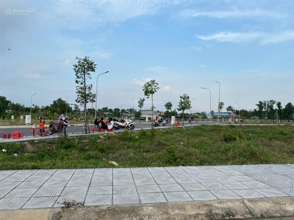 1,7 tỷ/ nền 85m2 (giá 100%)  sổ hồng riêng  tặng gpxd  vị trí đắc địa liền kề hóc môn