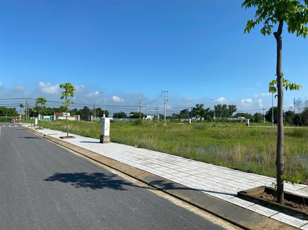 1,7 tỷ/ nền 85m2 (giá 100%)  sổ hồng riêng  tặng gpxd  vị trí đắc địa liền kề hóc môn