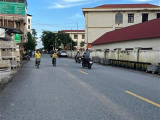 Đường trước đất trên 10m, không dính hành lang chỉ giới giáp trường học c12, gần sân bóng 6000 chỗ