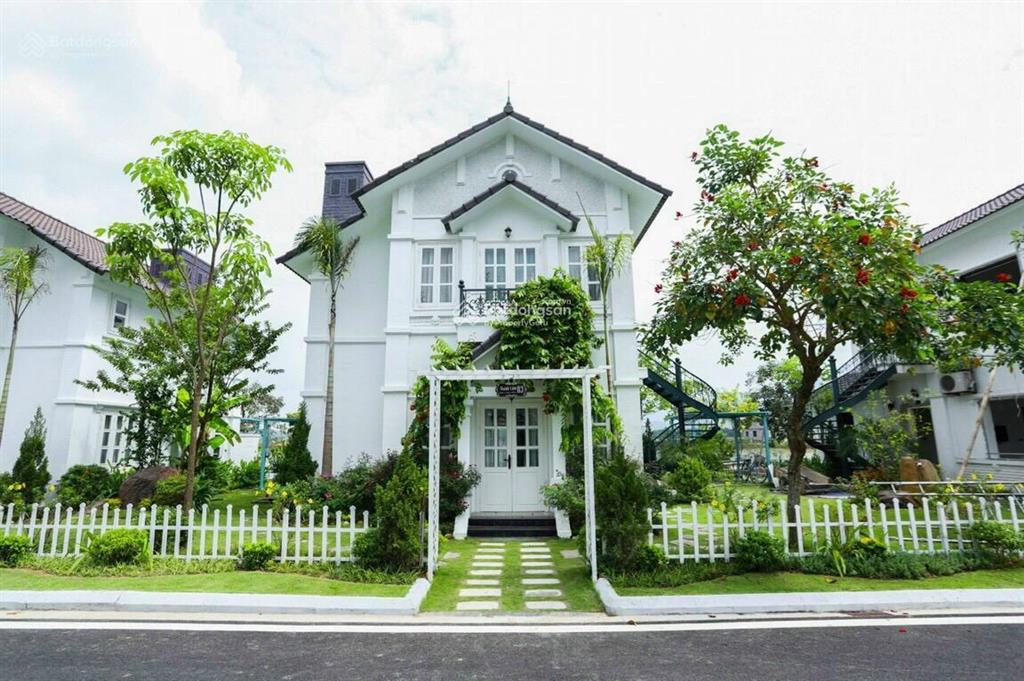 Tôi cần bán gấp biệt thự vườn vua resort,đông trung,thanh thủy bt8.x, bàn giao full nội thất 6,8 tỷ