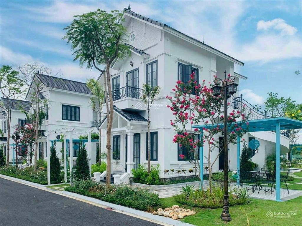 Tôi cần bán gấp biệt thự vườn vua resort,đông trung,thanh thủy bt8.x, bàn giao full nội thất 6,8 tỷ