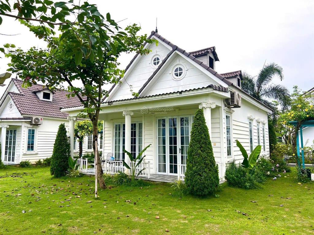 Tôi cần bán gấp biệt thự bt10 vườn vua, full nội thất, sổ đỏ, bàn giao ngay, giá 4,6 tỷ, 271 m2