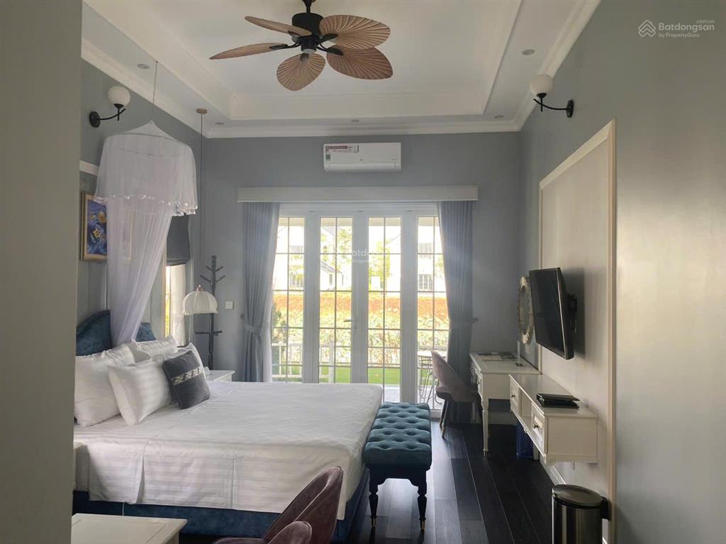 Tôi cần bán gấp biệt thự bt10 vườn vua, full nội thất, sổ đỏ, bàn giao ngay, giá 4,6 tỷ, 271 m2