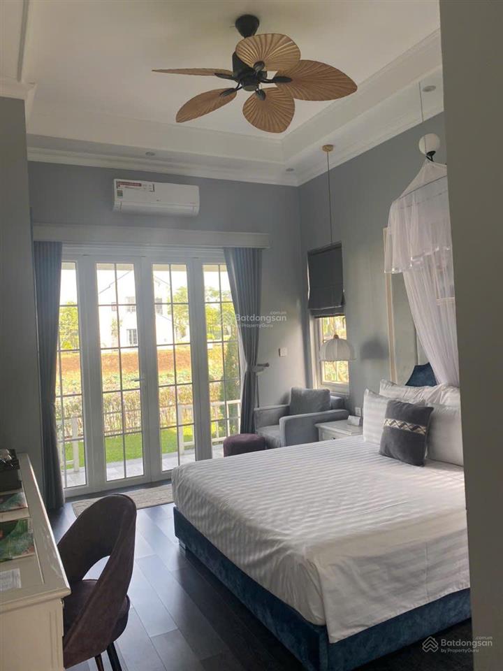 Tôi cần bán gấp biệt thự bt10 vườn vua, full nội thất, sổ đỏ, bàn giao ngay, giá 4,6 tỷ, 271 m2