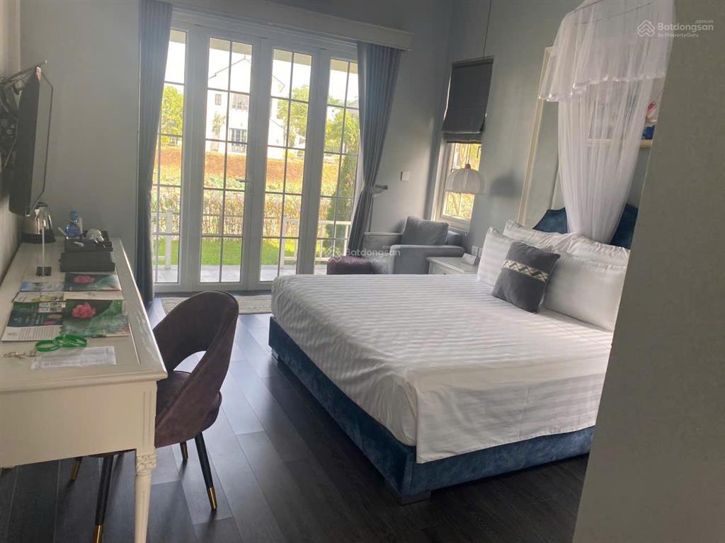 Tôi cần bán gấp biệt thự bt10 vườn vua, full nội thất, sổ đỏ, bàn giao ngay, giá 4,6 tỷ, 271 m2