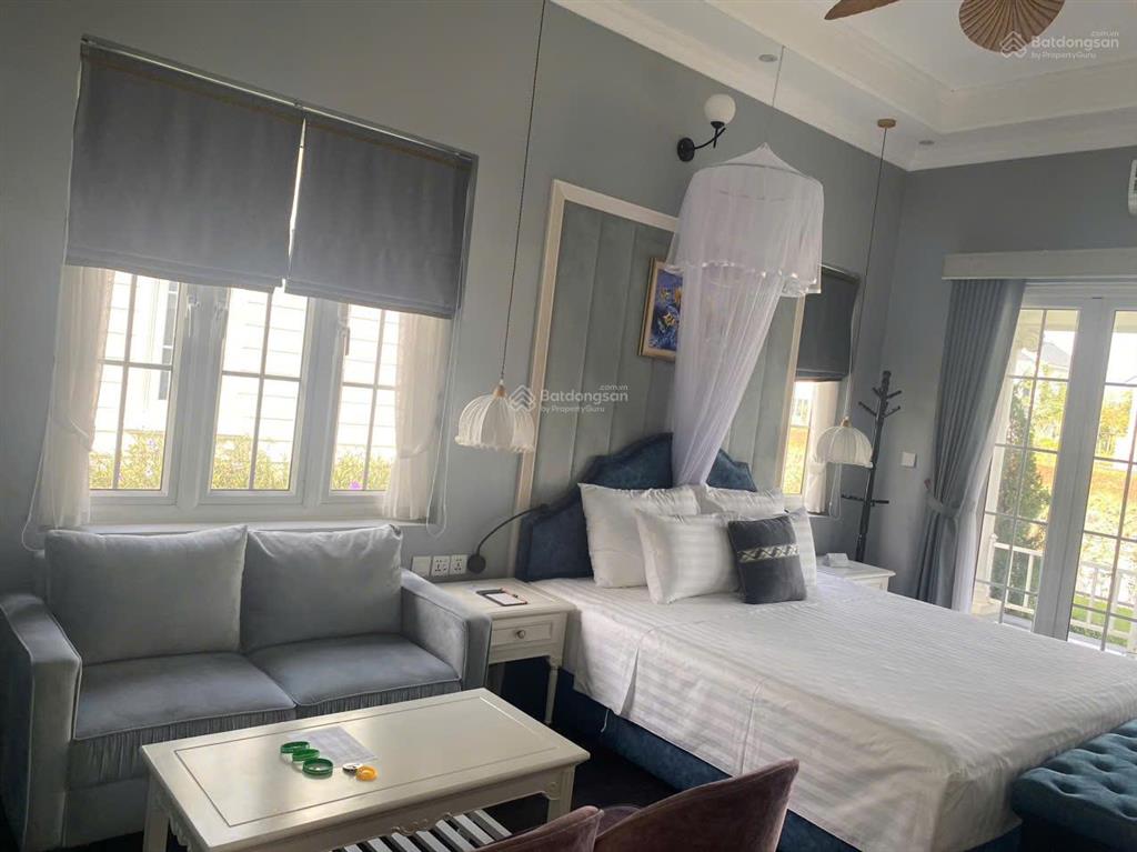 Tôi cần bán gấp biệt thự bt10 vườn vua, full nội thất, sổ đỏ, bàn giao ngay, giá 4,6 tỷ, 271 m2