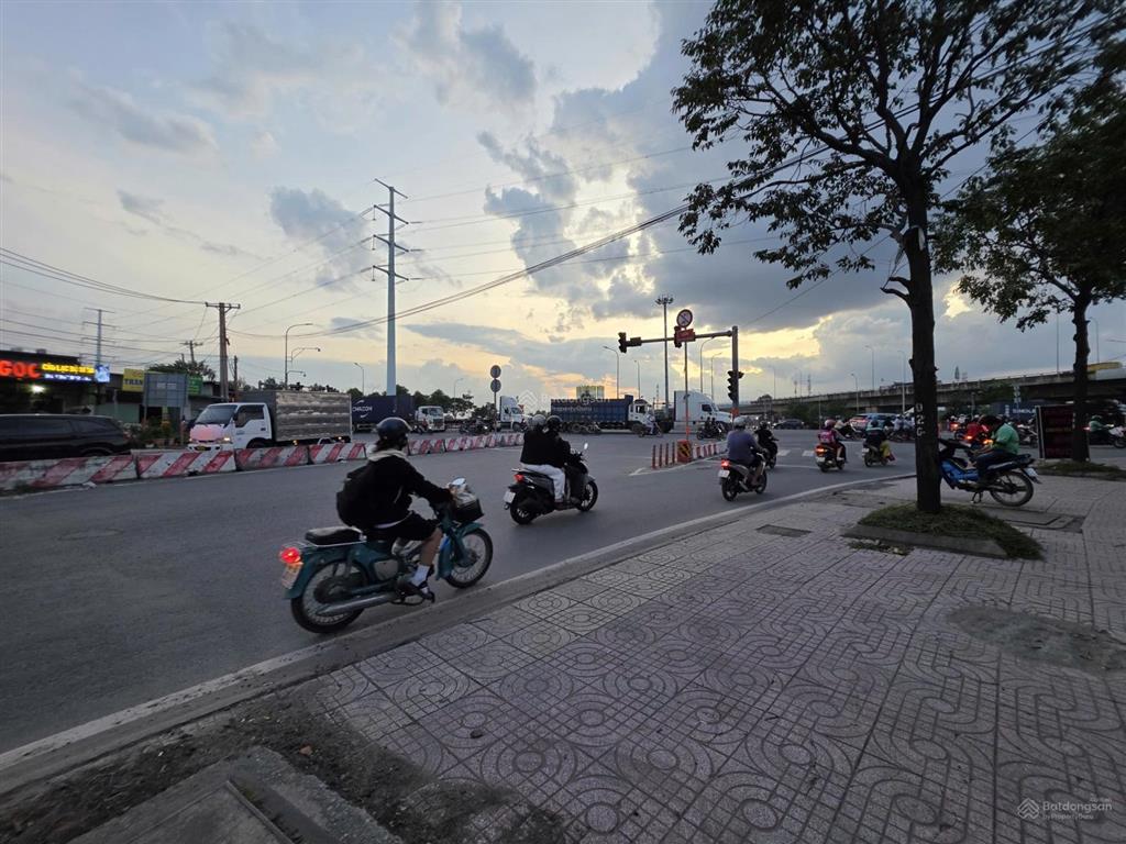 Mặt tiền đ. nguyễn duy trinh dt 190m2, ngang 6.5m giá 22tỷ ts có dòng tiền, kv kd đa ngành q9