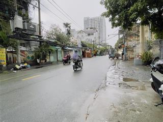 Bán nhà nguyễn khoái quận 4 
51.1m ngang 3.9m dài 13.5m