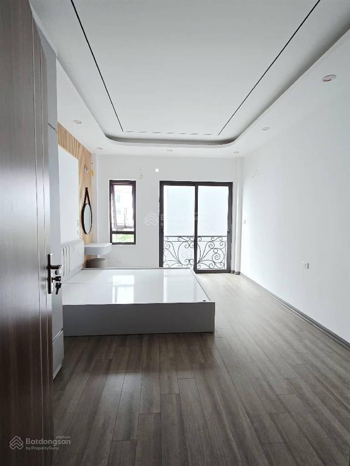 Bán nhà nguyễn văn linh 5 tầng mới thiết kế đẹp xuất sắc .ngõ oto.5.5 tỷ