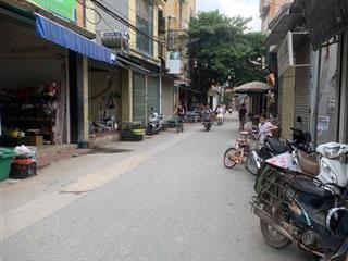 Hiếm. bán đất phố đội cấn.diện tích 40m2. mặt tiền 4m. ngõ nông. sổ vuông. đã có gpxd 5 tầng 1 tum