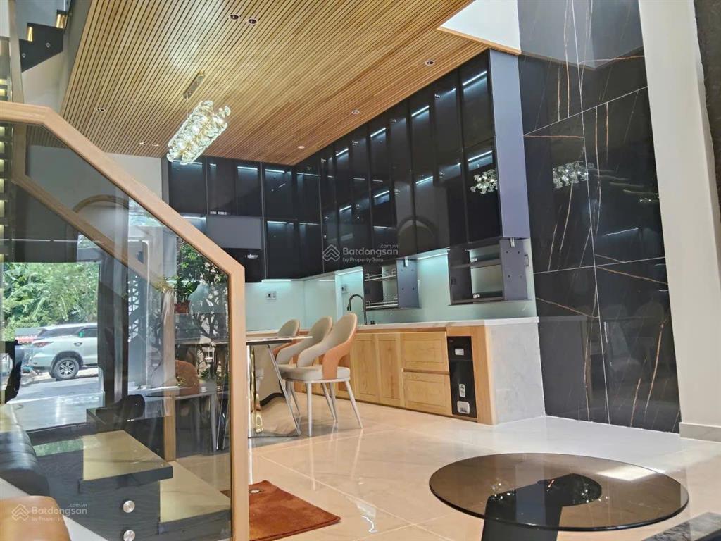 Cần bán nhà 3 tầng mới xây xong tp đà nẵng gần cầu nguyễn tri phương sau lưng võ chí công