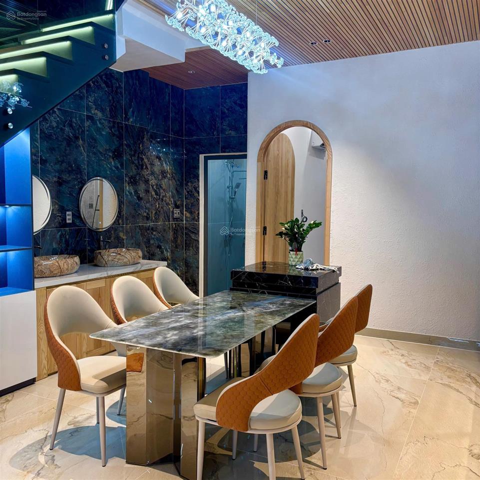 Bán nhà 3 tầng hiện đại mới xây sát biển nguyễn tất thành,tp đà nẵng