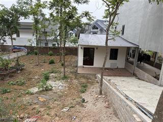 Chính chủ gđ cần bán hơn 400m2 đất sẵn nhà cấp 4, giấy tờ xã , cách đường ql21 chỉ vài trăm m