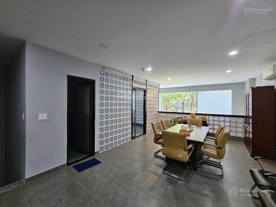 Ngộp bank cần bán gấp căn shophouse sky center 5b phổ quang, dt 130m2 trệt, lửng  giá bán 7 tỷ
