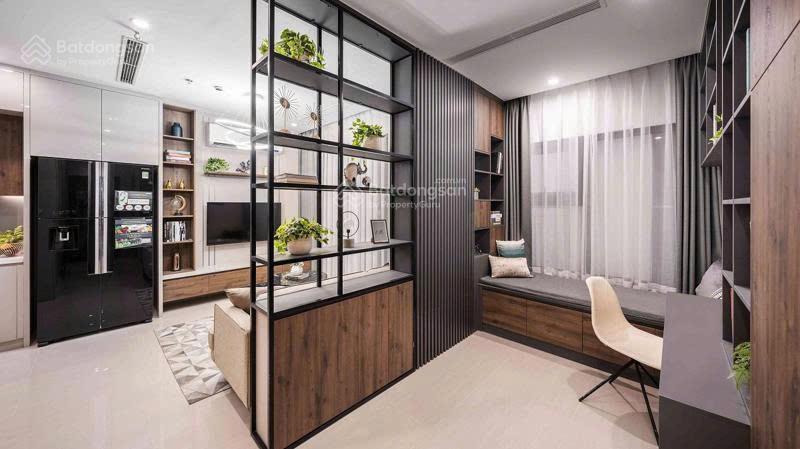 Cần bán nhanh căn hộ officetel tại sky center 5b phổ quang, dt 36m2  giá bán 2,7 tỷ