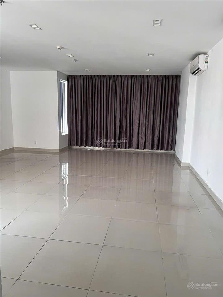 Chính chủ bán căn hộ 1pn tại sky center 5b phổ quang khu sân bay, diện tích 43m2  giá bán 3,3 tỷ