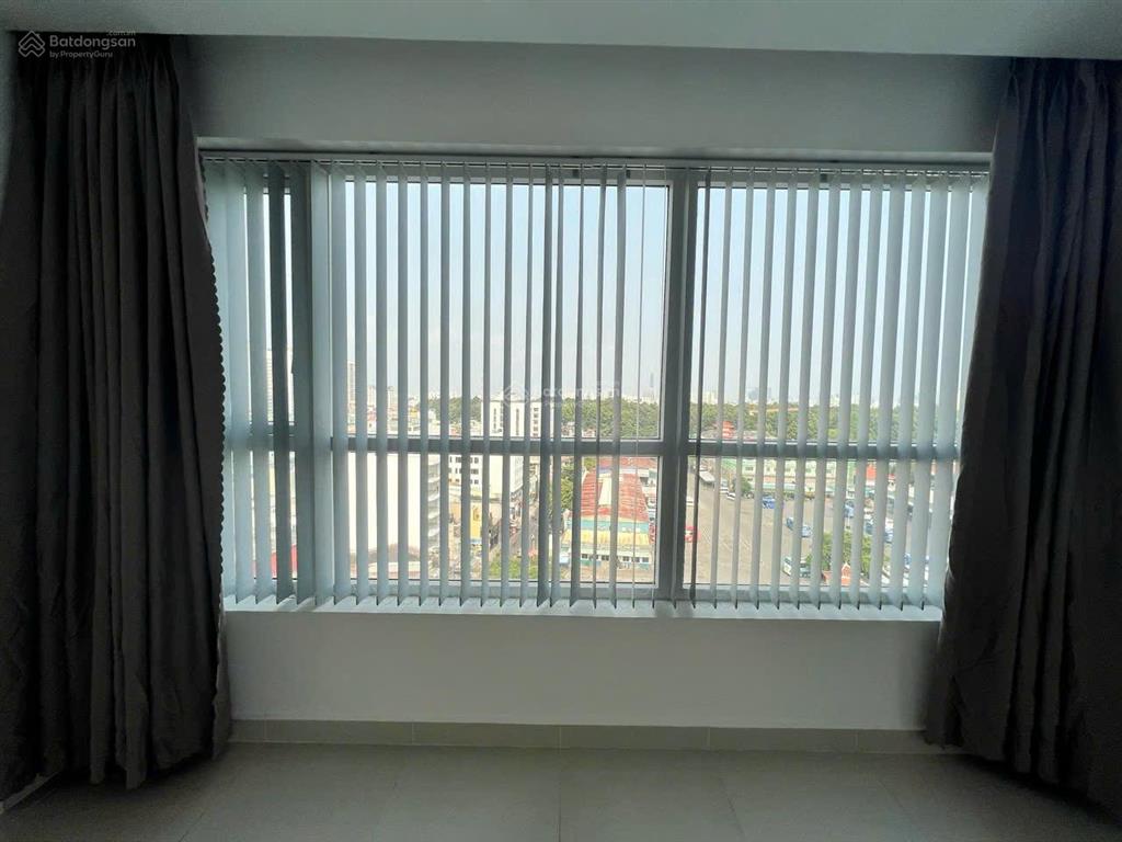 Chính chủ bán căn hộ 1pn tại sky center 5b phổ quang khu sân bay, diện tích 43m2  giá bán 3,3 tỷ