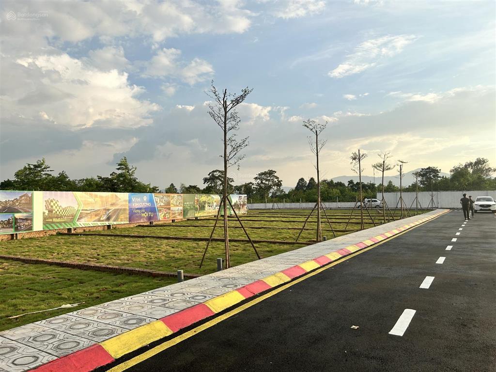 Bán đất mặt trục chính, gần trường đại học học diện tích 102m giá 28