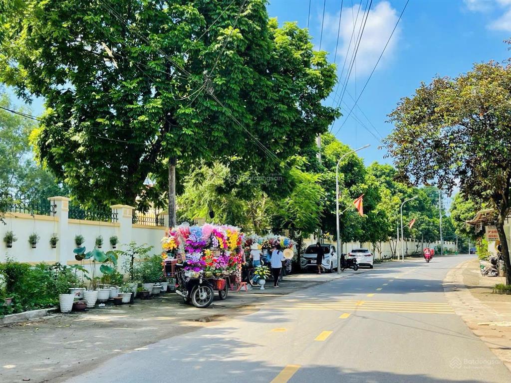 Bán đất mặt trục chính, gần trường đại học học diện tích 102m giá 28