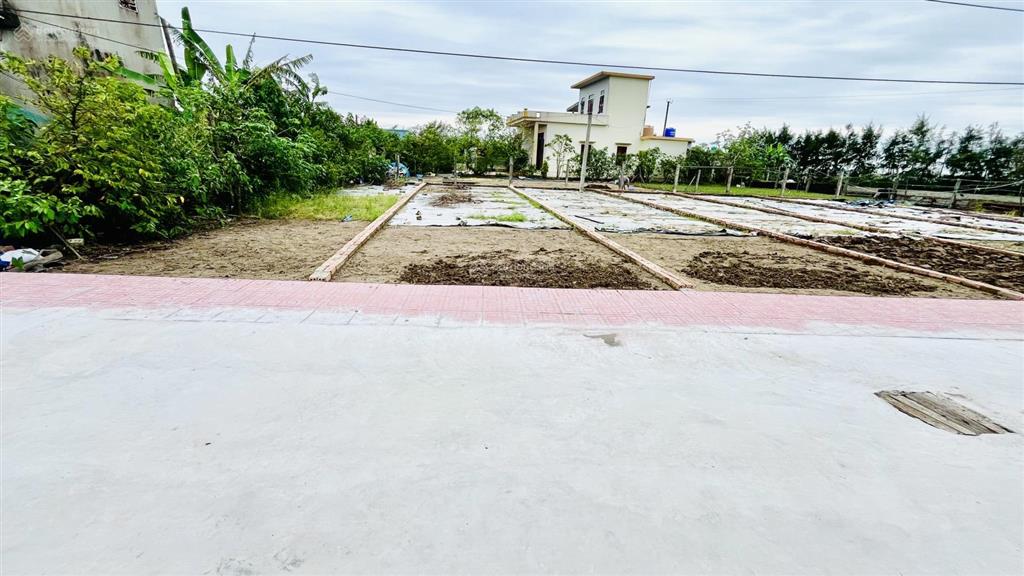 Bán gấp 3 lô rẻ nhất khu du lịch quất lâm