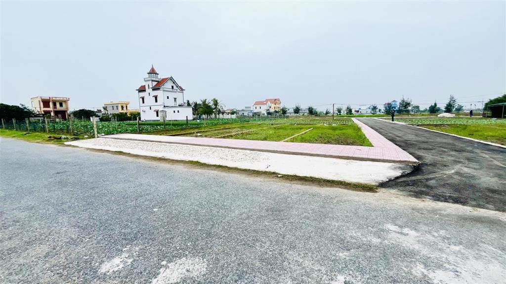 Em cần bấn gấp 4 lô siêu phẩm ngay gần bãi tắm chính quất lâm