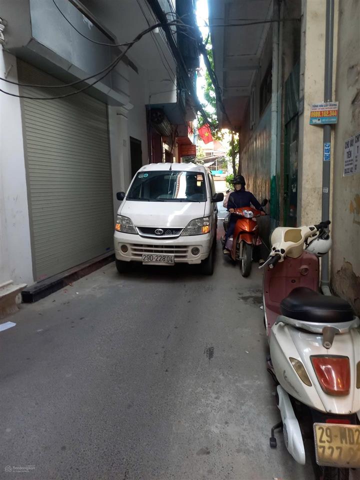 Bá.n nhà cầu đơ nhà mới dân xây 2 thoáng thang máy ngõ rộngô tô tránh qua nhà
