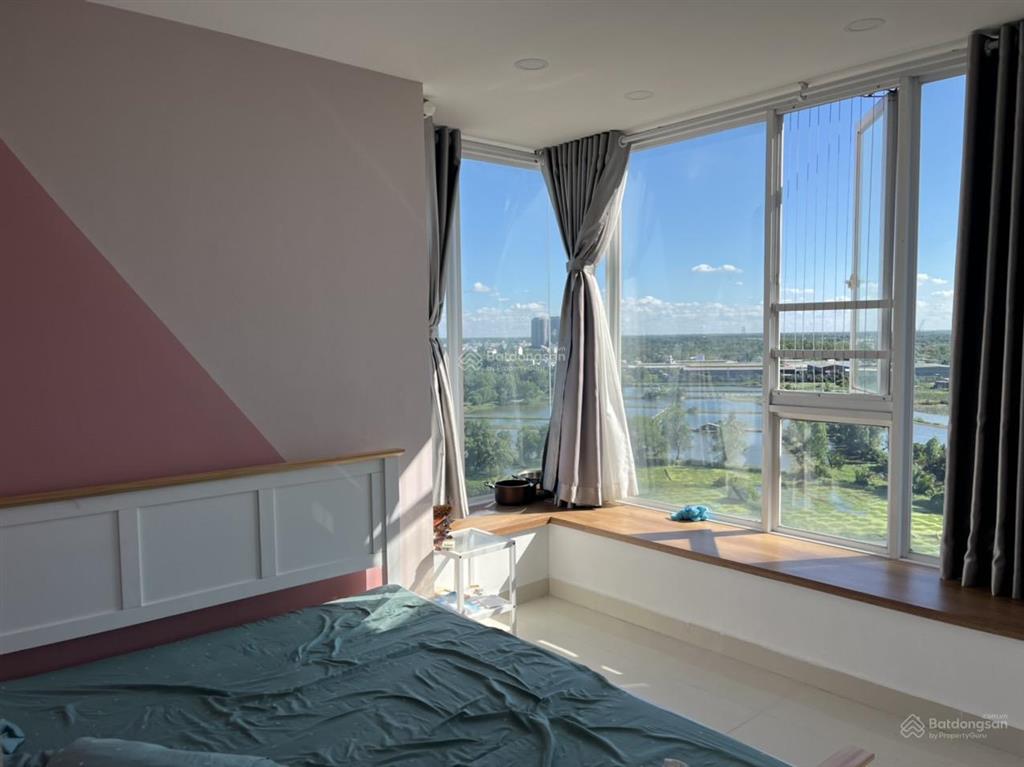 Cần bán căn hộ 2pn 2wc 70m2 căn góc sổ hồng.view đẹp giá 2,7 tỷ nh cho vay 70%, 0909 864 ***