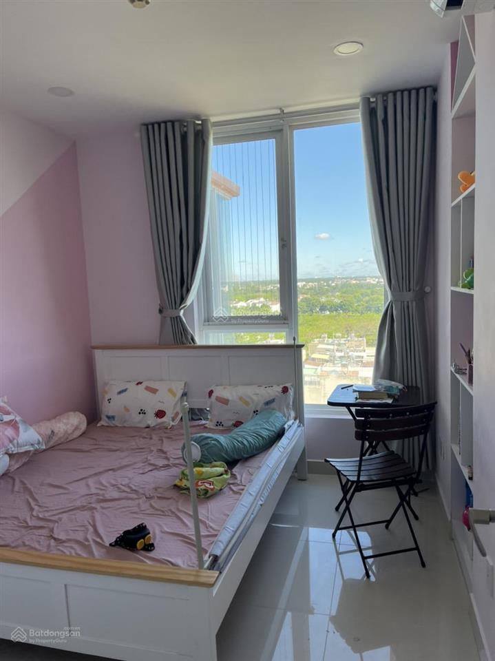 Cần bán căn hộ 2pn 2wc 70m2 căn góc sổ hồng.view đẹp giá 2,7 tỷ nh cho vay 70%, 0909 864 ***