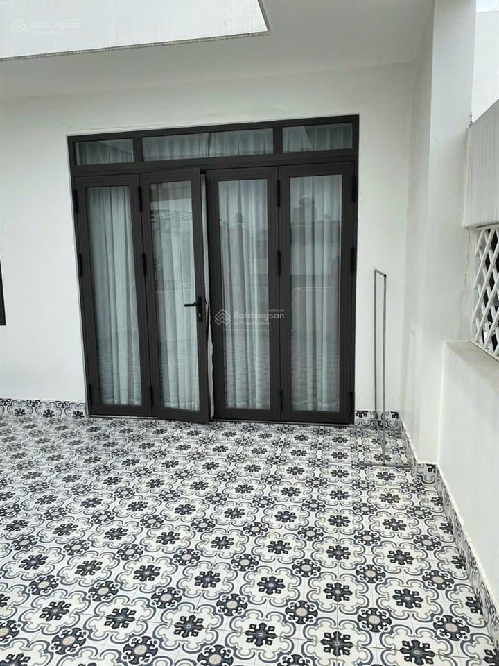 Bán nhà đẹp mới 99% xd 3 lầu kiên cố, tặng nội thất xịn. giá 7,5 tỷ bao công chứng  sang tên
