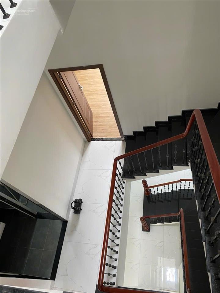Bán nhà đẹp mới 99% xd 3 lầu kiên cố, tặng nội thất xịn. giá 7,5 tỷ bao công chứng  sang tên