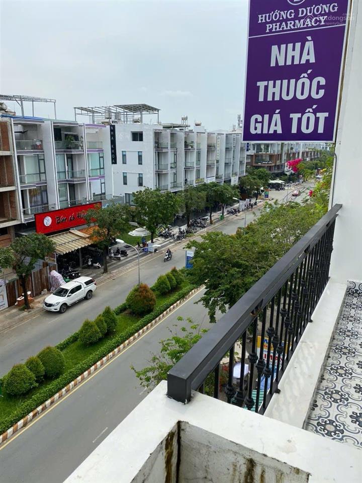 Bán nhà đẹp mới 99% xd 3 lầu kiên cố, tặng nội thất xịn. giá 7,5 tỷ bao công chứng  sang tên