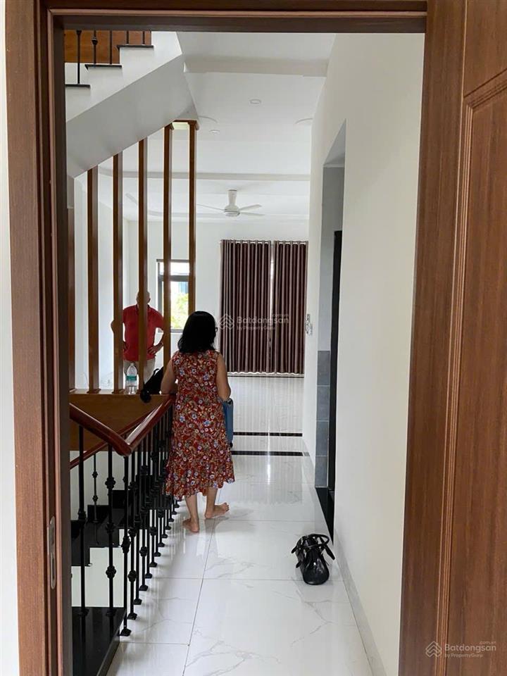 Bán nhà đẹp mới 99% xd 3 lầu kiên cố, tặng nội thất xịn. giá 7,5 tỷ bao công chứng  sang tên