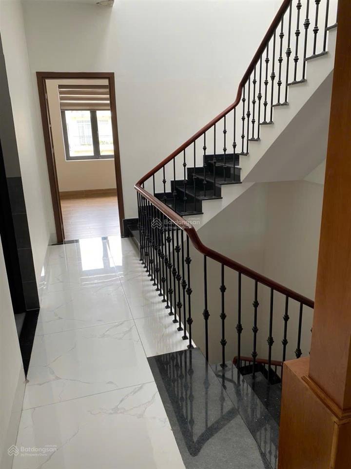 Bán nhà đẹp mới 99% xd 3 lầu kiên cố, tặng nội thất xịn. giá 7,5 tỷ bao công chứng  sang tên