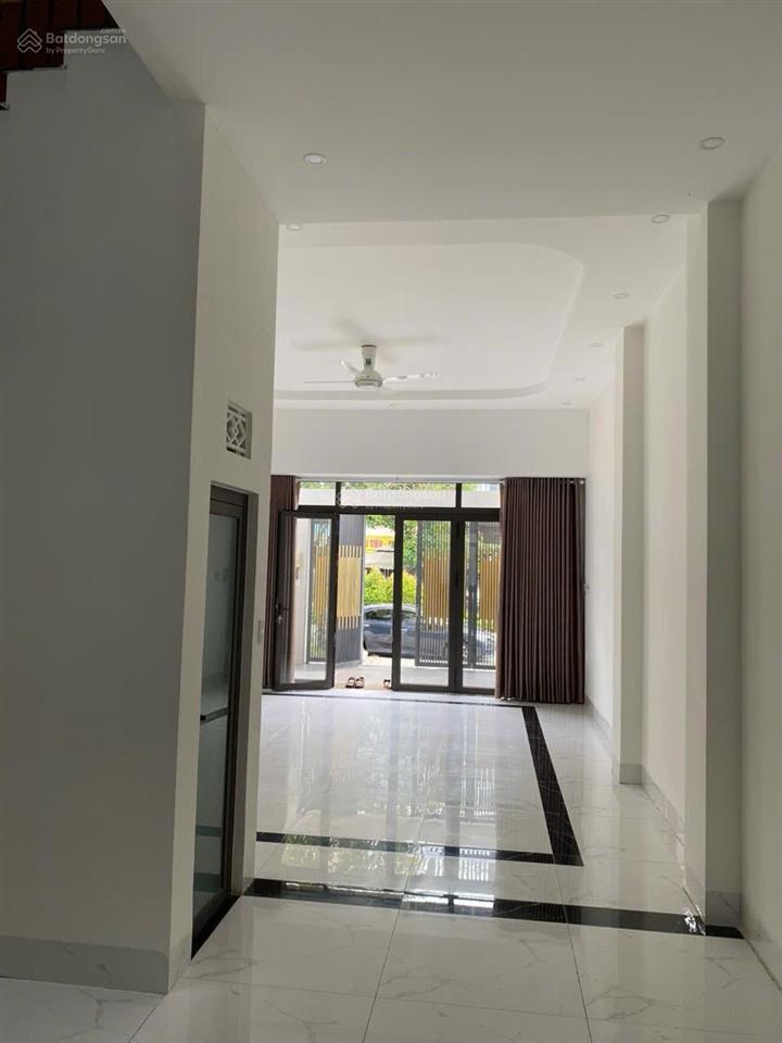 Bán nhà đẹp mới 99% xd 3 lầu kiên cố, tặng nội thất xịn. giá 7,5 tỷ bao công chứng  sang tên