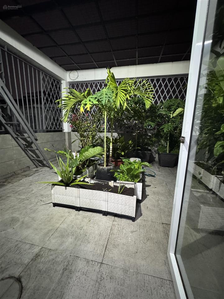 Bán nhà mới đẹp tặng full nội thất, xây dựng 3 lầu kiên cố sát bên kdc dương hồng, mizuki, camelia