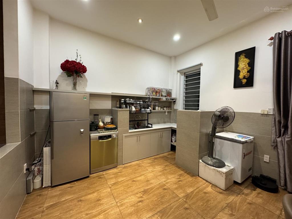 Bán nhà mới đẹp tặng full nội thất, xây dựng 3 lầu kiên cố sát bên kdc dương hồng, mizuki, camelia