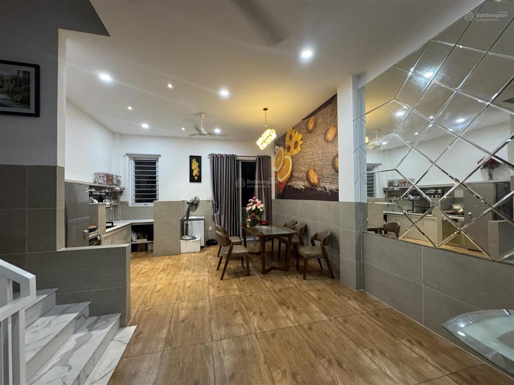 Bán nhà mới đẹp tặng full nội thất, xây dựng 3 lầu kiên cố sát bên kdc dương hồng, mizuki, camelia