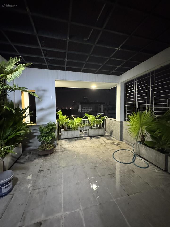 Bán nhà mới đẹp tặng full nội thất, xây dựng 3 lầu kiên cố sát bên kdc dương hồng, mizuki, camelia