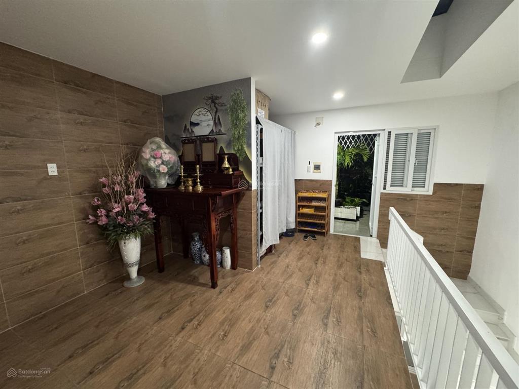 Bán nhà mới đẹp tặng full nội thất, xây dựng 3 lầu kiên cố sát bên kdc dương hồng, mizuki, camelia