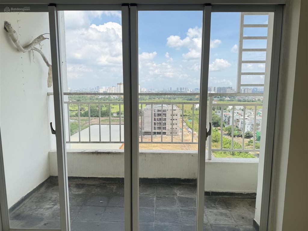 Bán ch terra rosa kdc 13e căn góc 92m2, 2pn, 2wc lầu cao. 2 tỷ 800 sổ hồng,full nt .  0909 864 ***