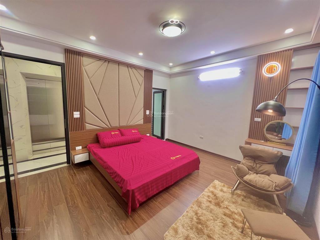 Hiếm!!! 6 tầng thang máy chỉ hơn 9 tỷ ở trung phụng, đống đa