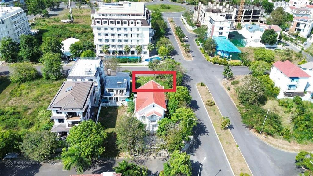 Bán lô đất biệt thự, lô góc 2 mặt đường 36 và 21m vị trí đẹp trong khu