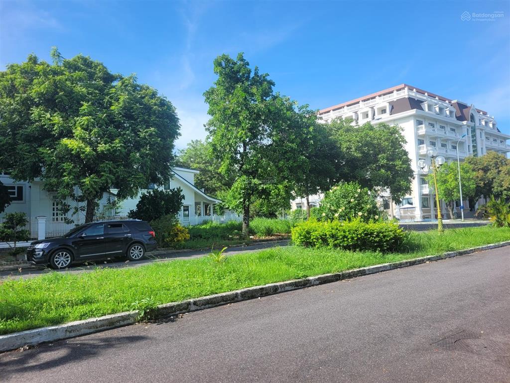 Bán lô đất biệt thự, lô góc 2 mặt đường 36 và 21m vị trí đẹp trong khu