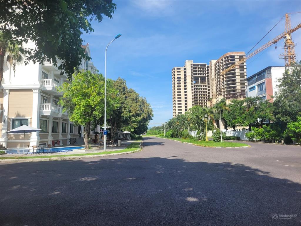 Bán lô đất biệt thự, lô góc 2 mặt đường 36 và 21m vị trí đẹp trong khu