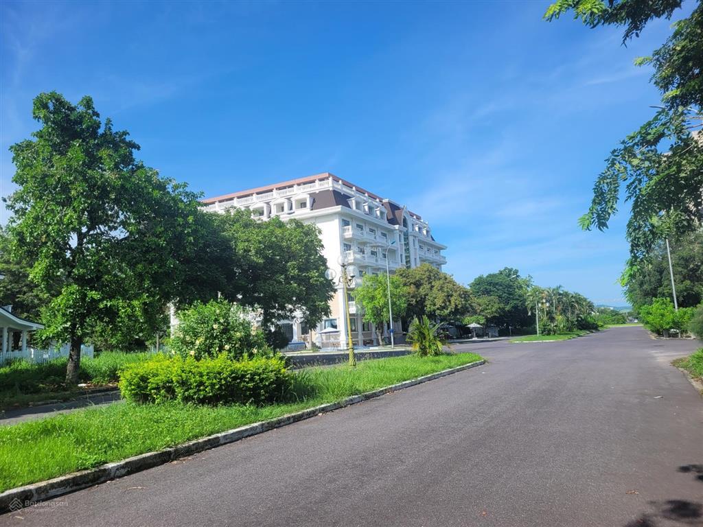 Bán lô đất biệt thự, lô góc 2 mặt đường 36 và 21m vị trí đẹp trong khu